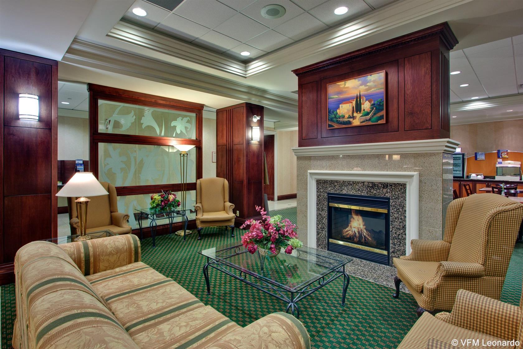 Holiday Inn Express Hotel & Suites Milton By Ihg Exterior photo