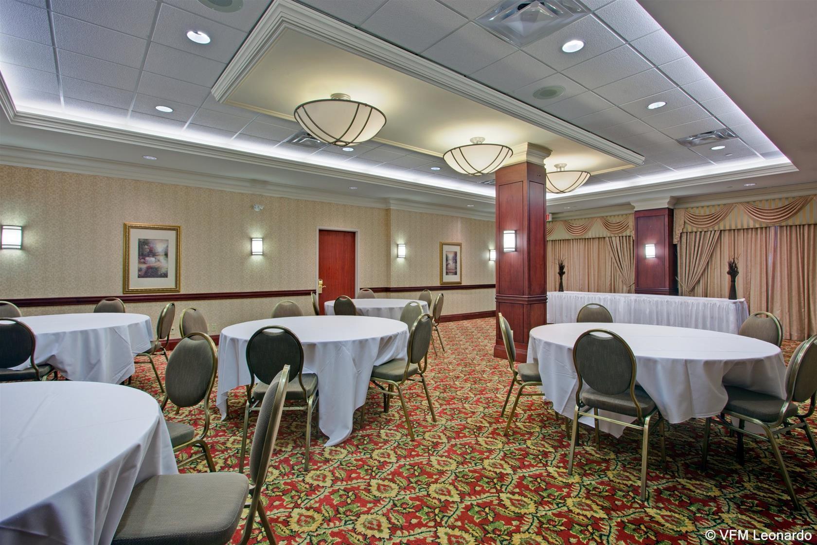 Holiday Inn Express Hotel & Suites Milton By Ihg Exterior photo